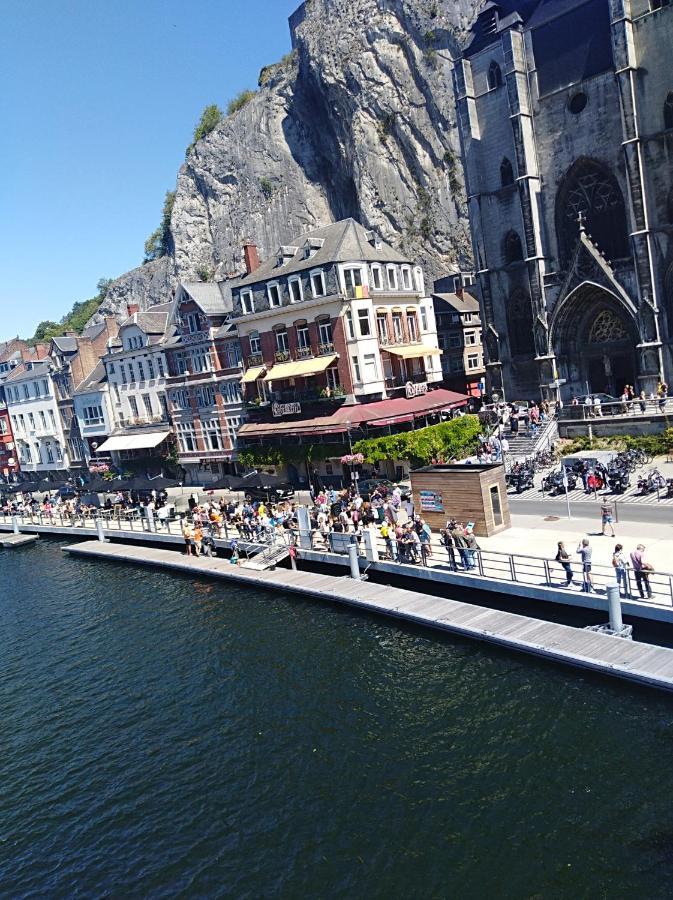 Un studio à louer ds un endroit calme près de la ville de Dinant Esterno foto