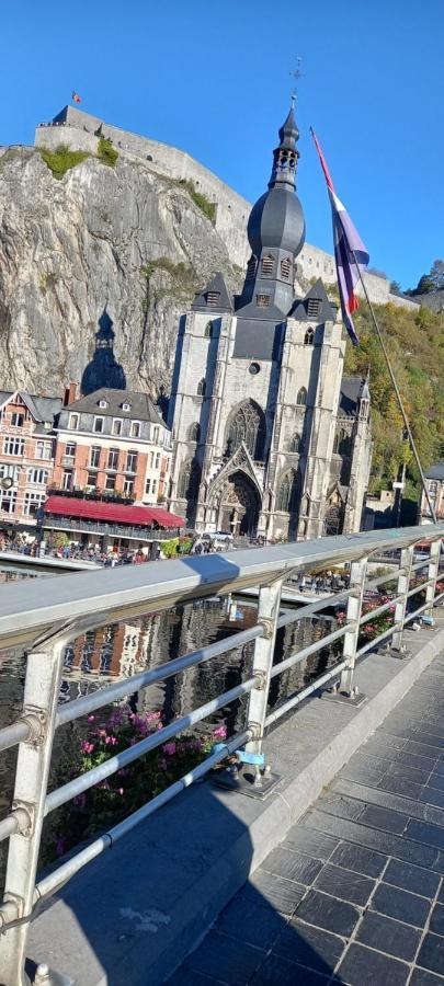 Un studio à louer ds un endroit calme près de la ville de Dinant Esterno foto